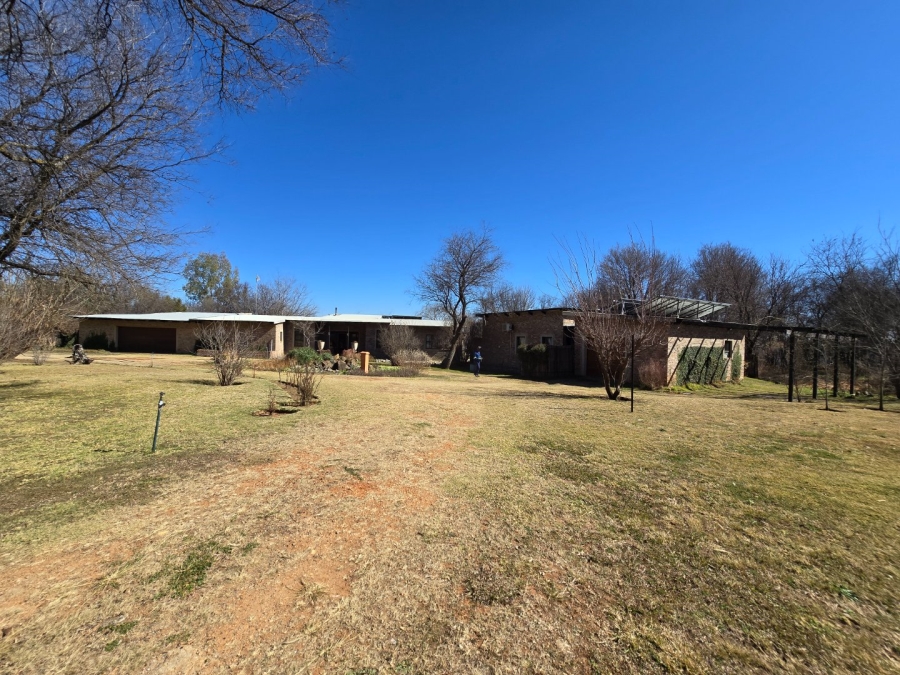 4 Bedroom Property for Sale in Viljoenskroon Rural Free State